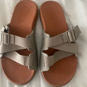 Chaco Chillos Slides